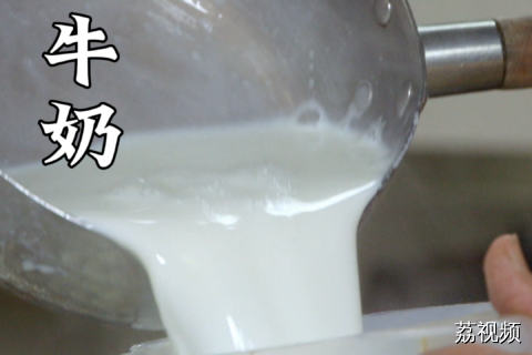 今年甘蔗丰收，可把牛牛们给美坏了~#老广的味道 #纪录片 #家常菜