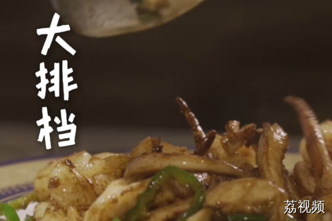 排队都要吃的大排档，本地人和游客都爱吃，这家店到底有什么魔力？ #老广的味道 #纪录片 #香港美食 #