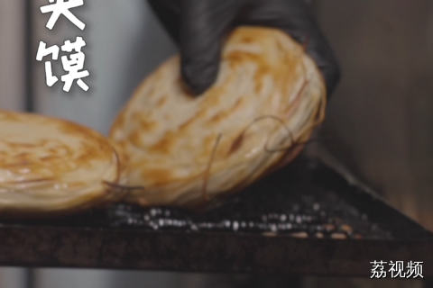 芝士牛肉肉夹馍，别说巴塞罗那人爱吃了，我也爱吃。#全世界中国味 #王麻子 #纪录片 。
