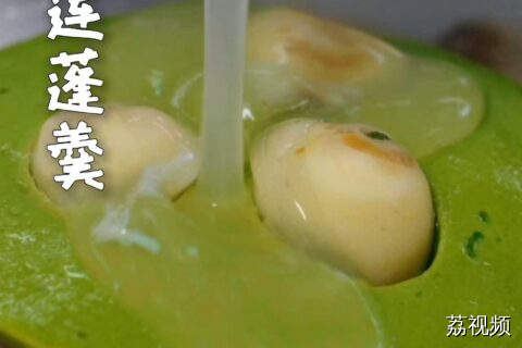 广州酒家的厨师和其他厨师有何不同？共同之处就是大家都看《老广的味道》！不断进步！#老广的味道 #纪录片 #广东美食 。